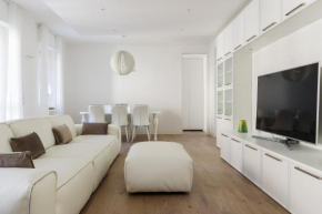 Pure White - by MyHomeInComo Como